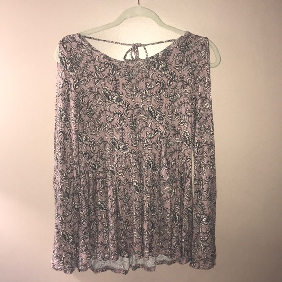 American Eagle Outfitters Tops - American Eagle Soft&Sexy cutout back and shoulders